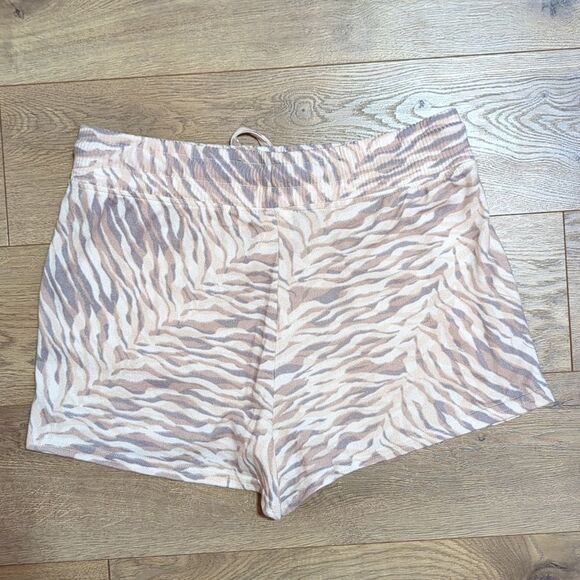 BEBE Knit Short In Bark Safari Print M - Picture 8 of 8